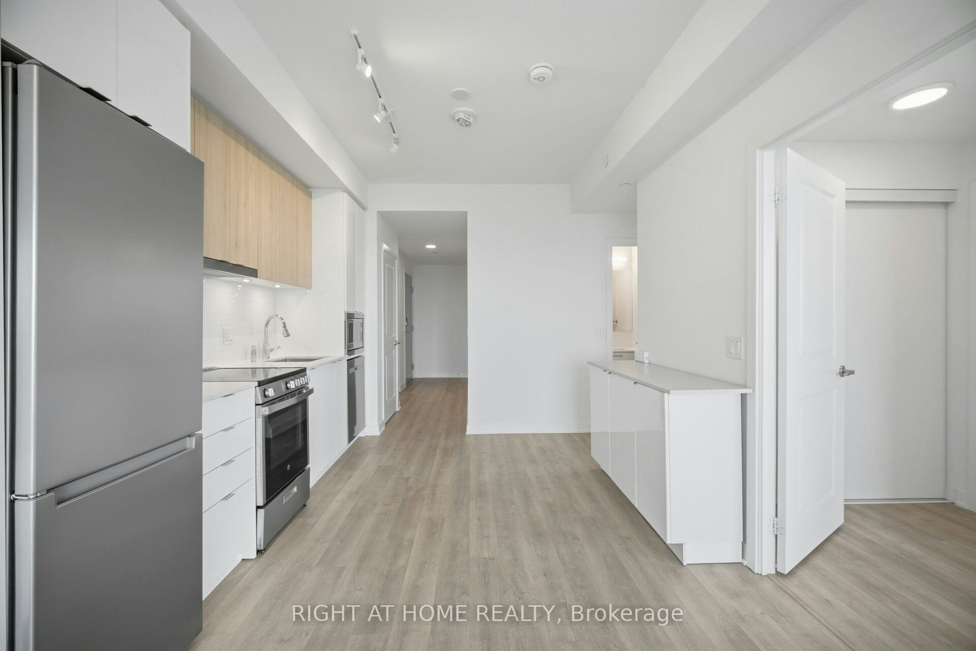 2002-30 Upper Mall Way, Vaughan, ON, L4J 0L7 - 10