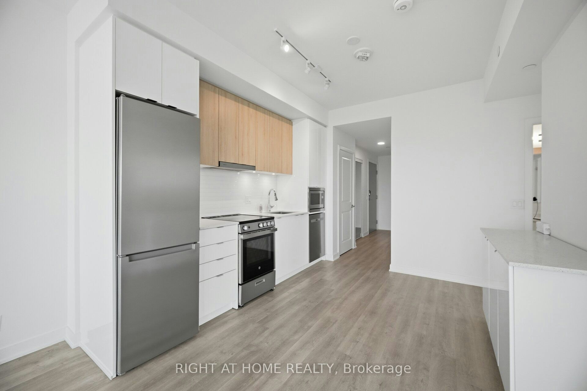 2002-30 Upper Mall Way, Vaughan, ON, L4J 0L7 - 9