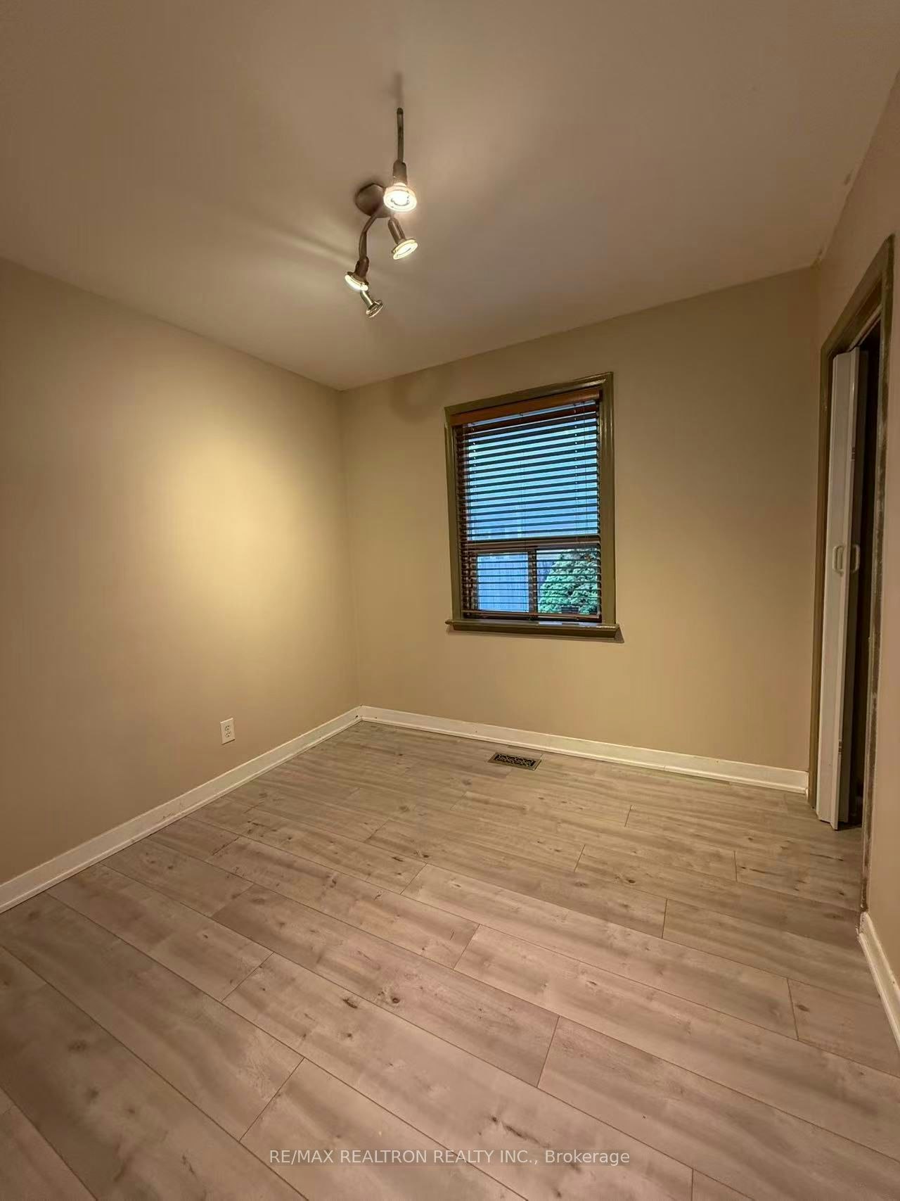 47 Beaverton Road S, Richmond Hill, ON, L4C 2H5 - 8