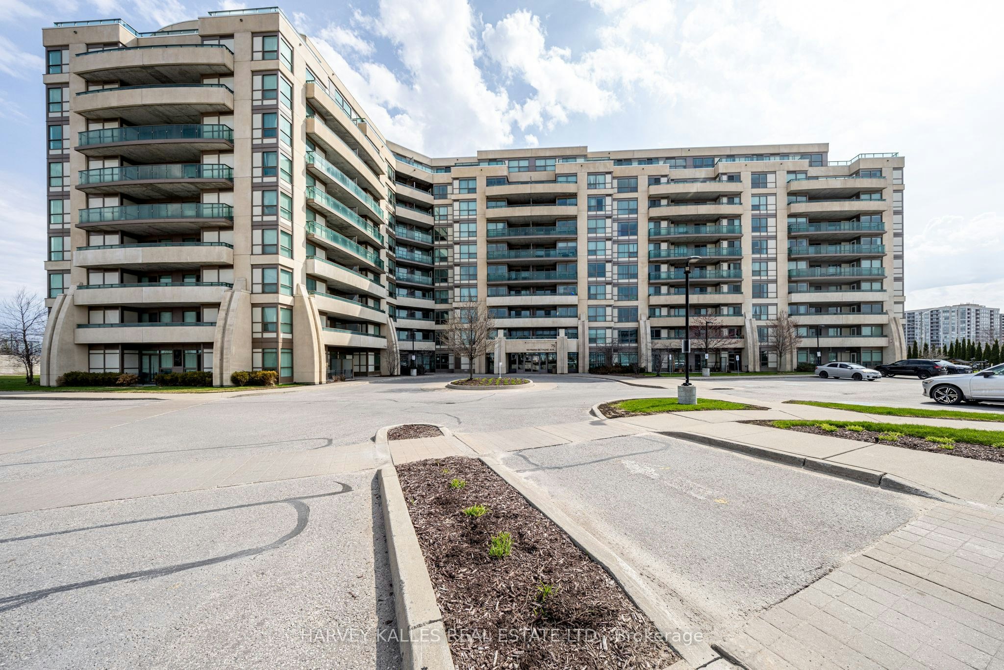 317-75 Norman Bethune Avenue, Richmond Hill, ON, L4B 0B6