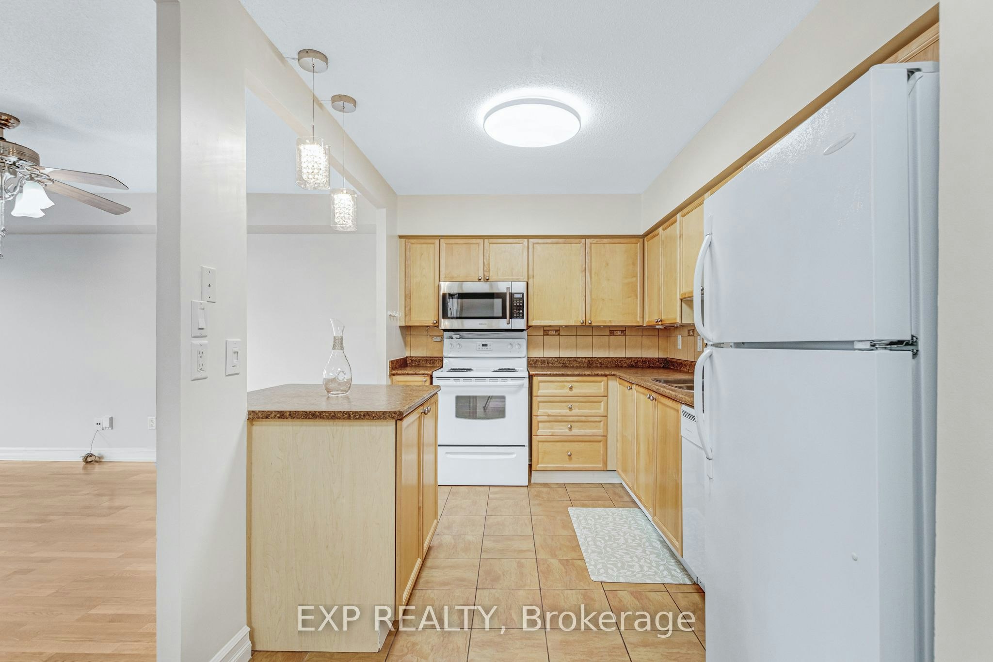 1014-260 Davis Drive, Newmarket, ON, L3Y 7C3 - 5
