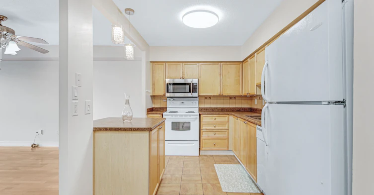 1014-260 Davis Drive, Newmarket, ON, L3Y 7C3 - 5