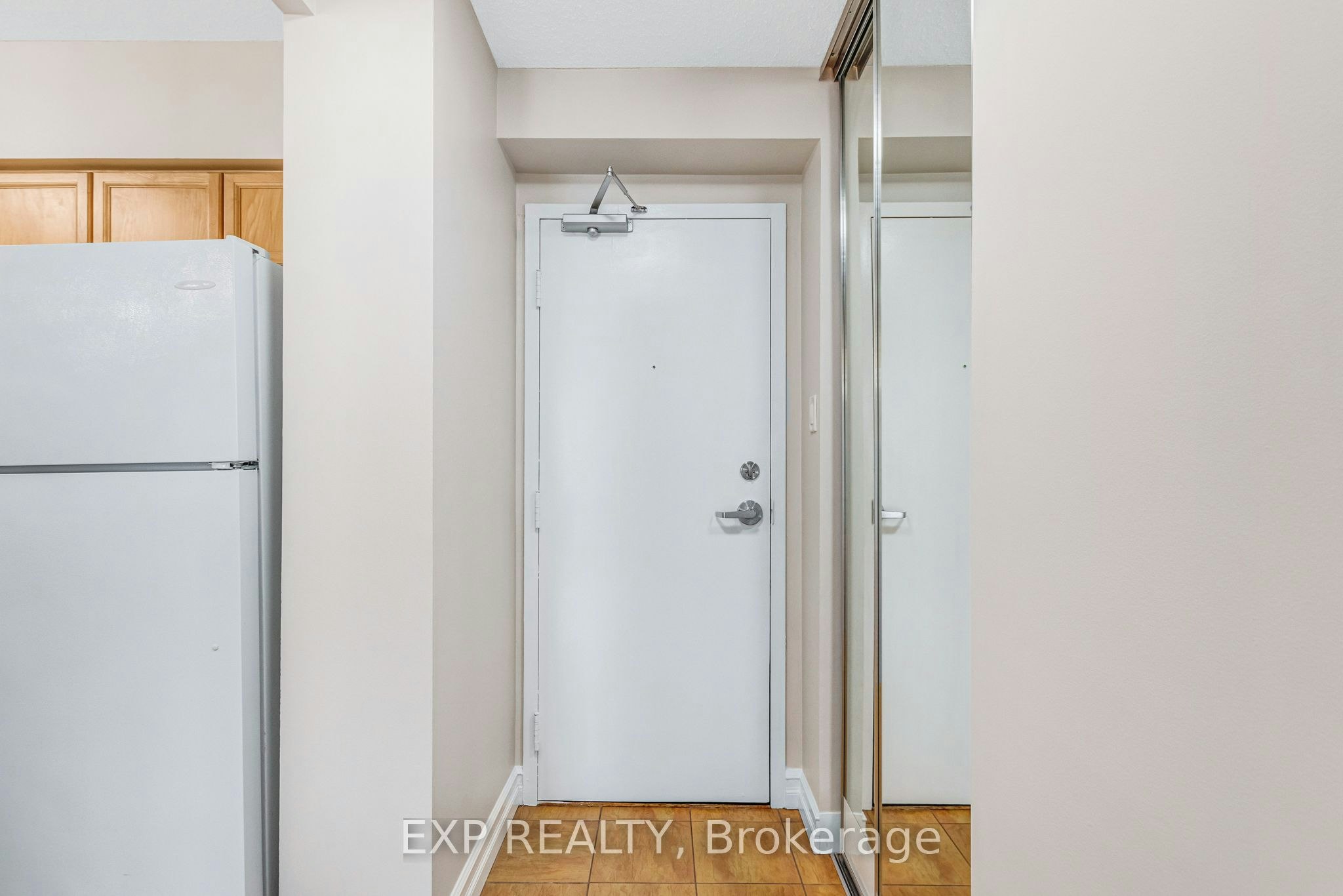 1014-260 Davis Drive, Newmarket, ON, L3Y 7C3 - 3