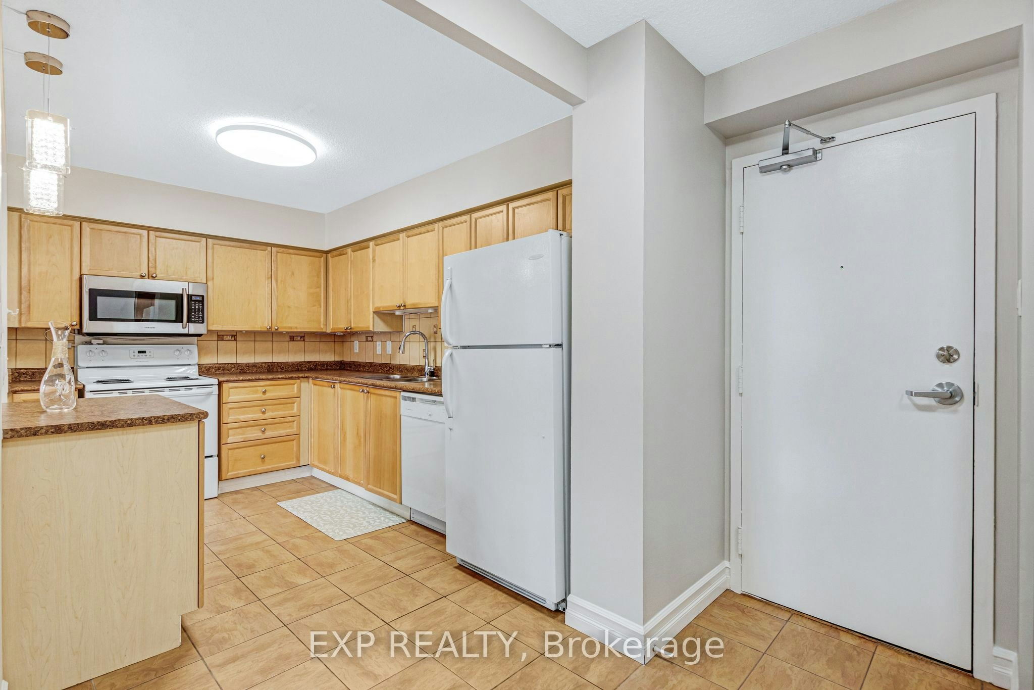 1014-260 Davis Drive, Newmarket, ON, L3Y 7C3 - 4
