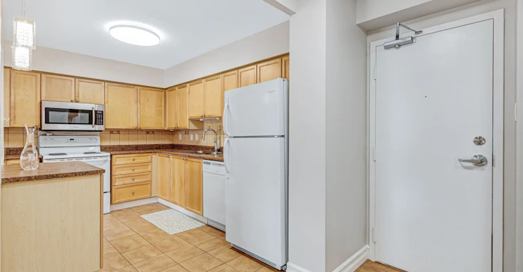 1014-260 Davis Drive, Newmarket, ON, L3Y 7C3 - 4