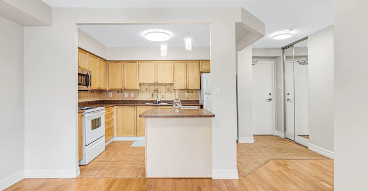 1014-260 Davis Drive, Newmarket, ON, L3Y 7C3 - 8