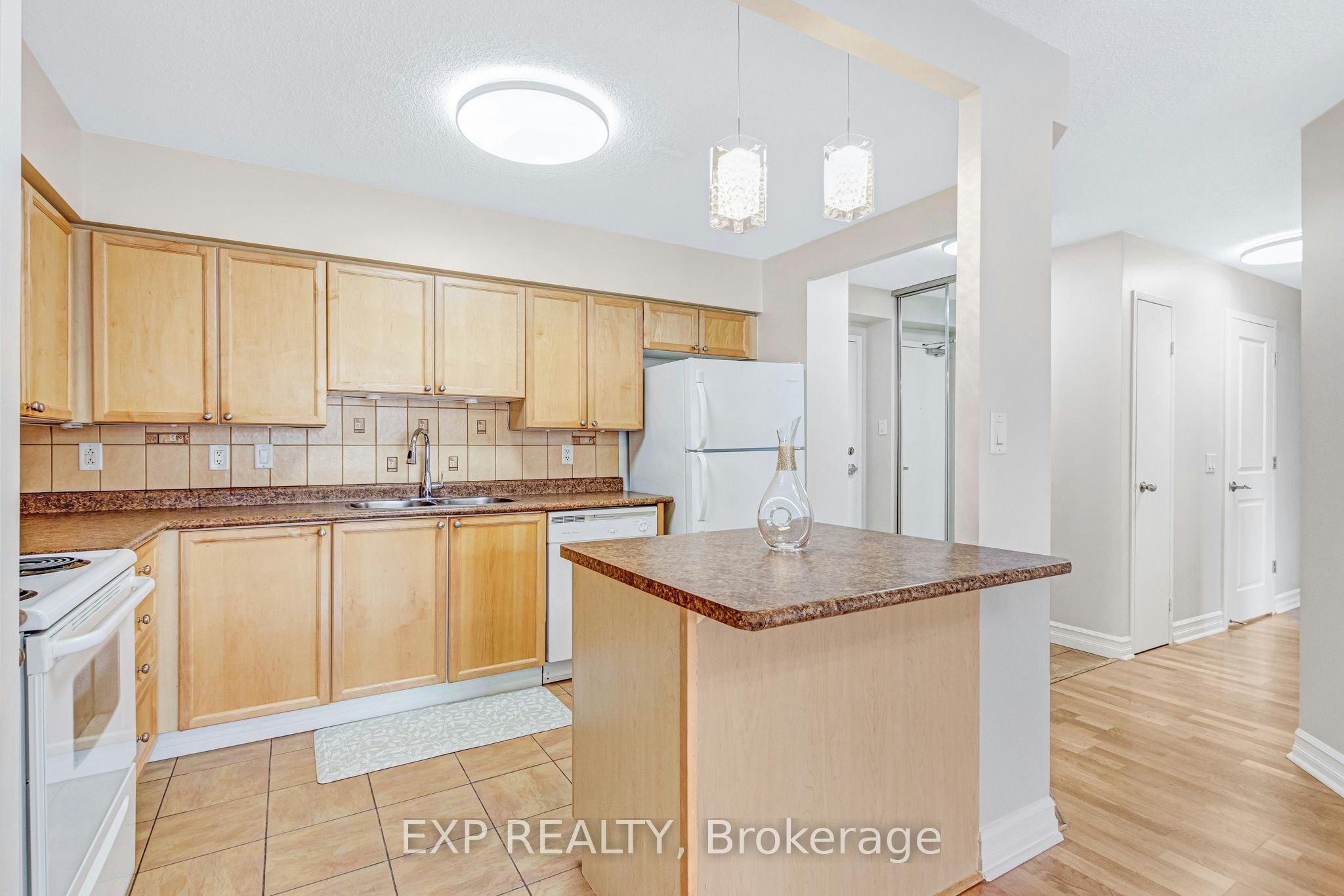 1014-260 Davis Drive, Newmarket, ON, L3Y 7C3 - 6