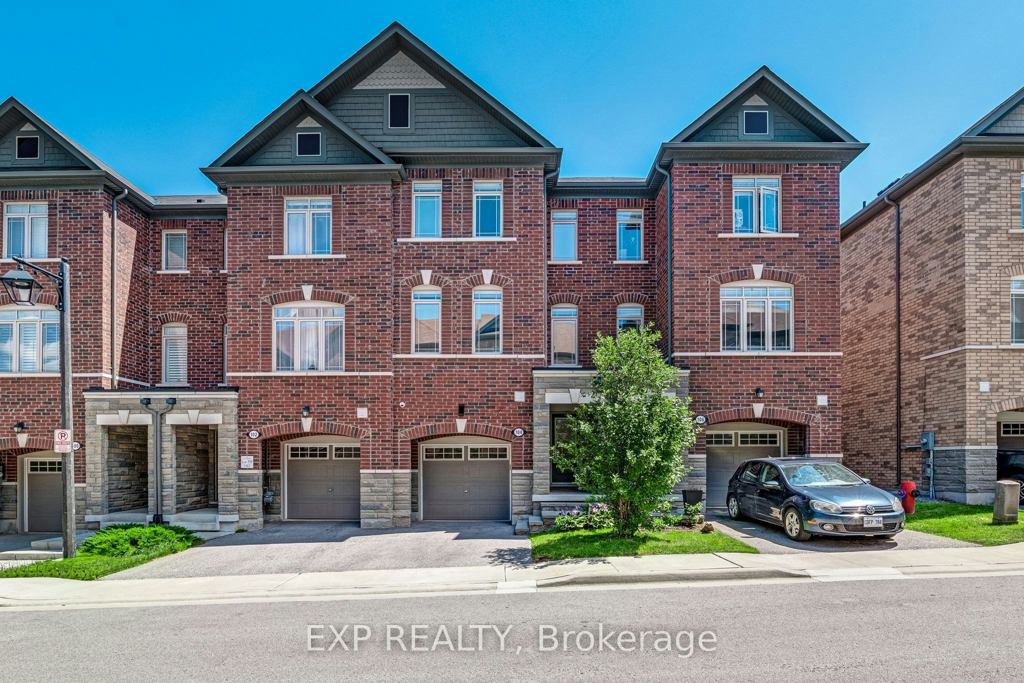 104 Gordon Circle, Newmarket, ON, L3Y 0C9