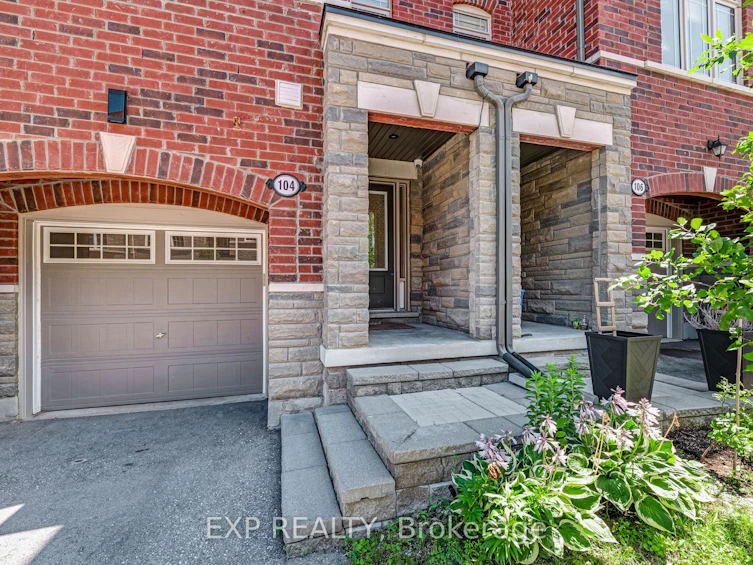 104 Gordon Circle, Newmarket, ON, L3Y 0C9 - 2