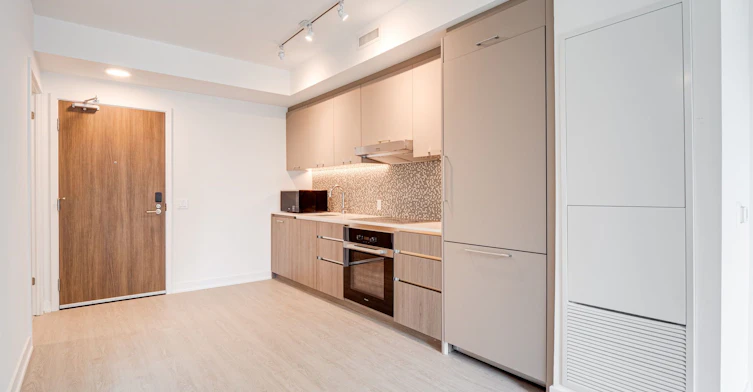 202-8188 Yonge Street, Vaughan, ON, L4J 0M2 - 4