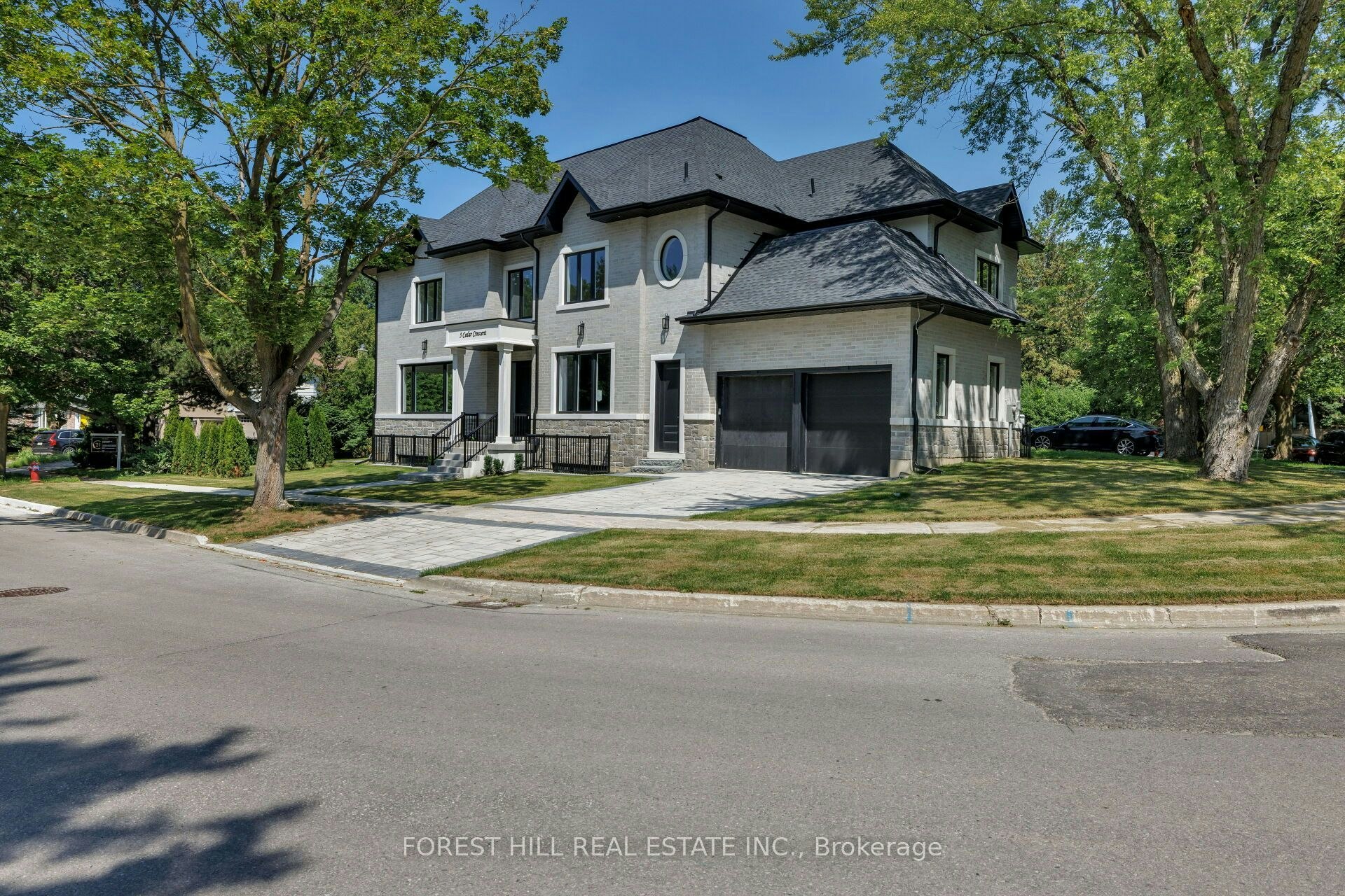 5 Cedar Crescent, Aurora, ON, L4G 3J7