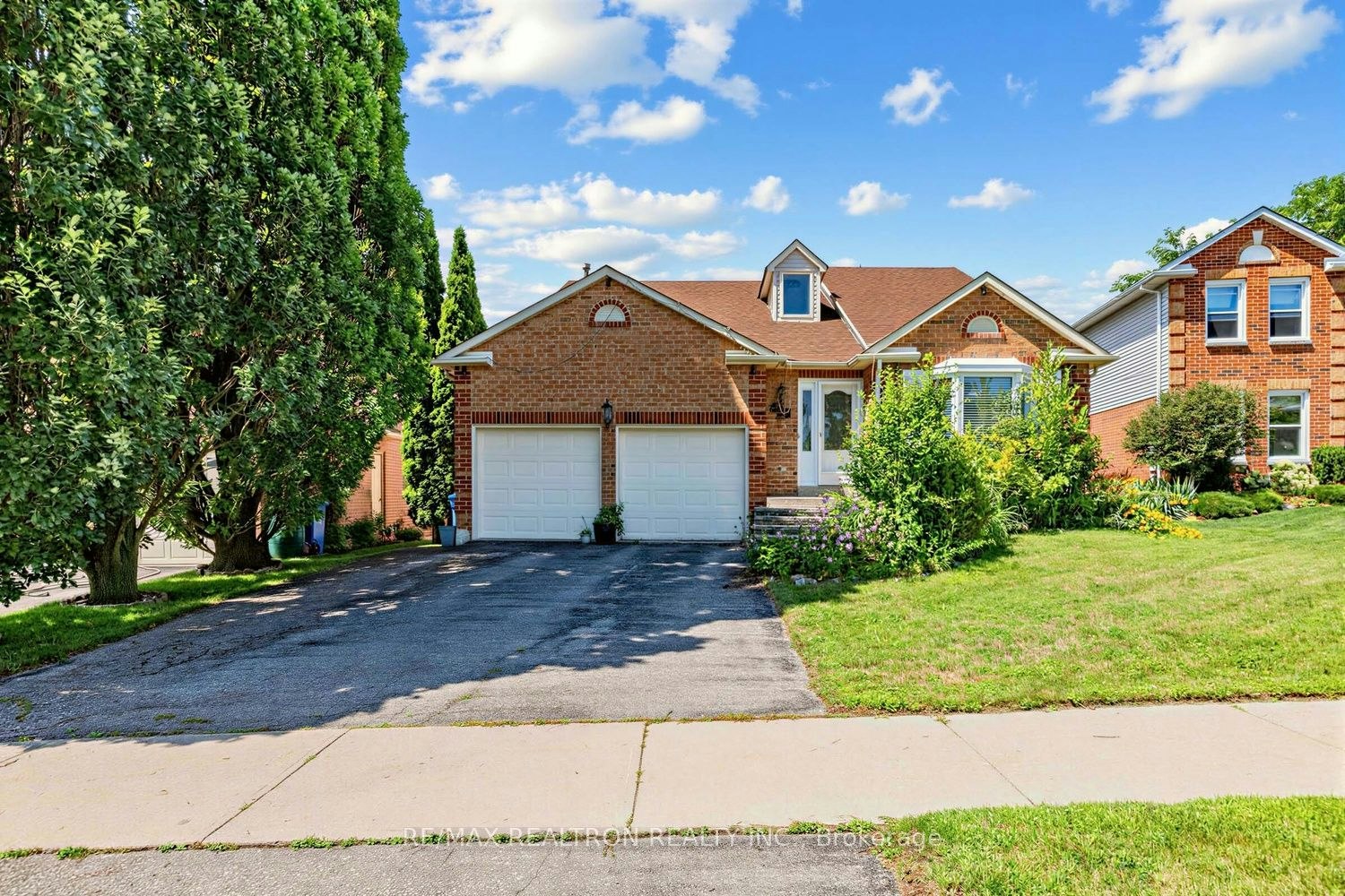 416 Alex Doner Drive, Newmarket, ON, L3X 1C4