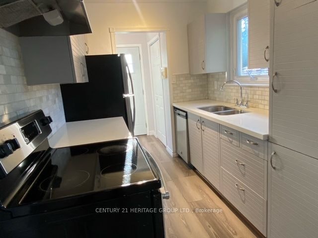 Main-779 Greenfield Crescent, Newmarket, ON, L3Y 3B2 - 7