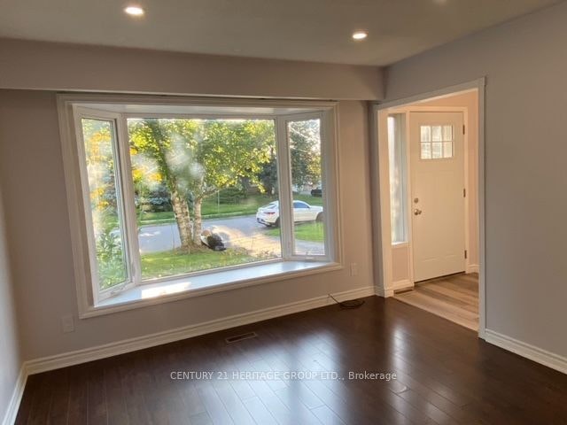 Main-779 Greenfield Crescent, Newmarket, ON, L3Y 3B2 - 4