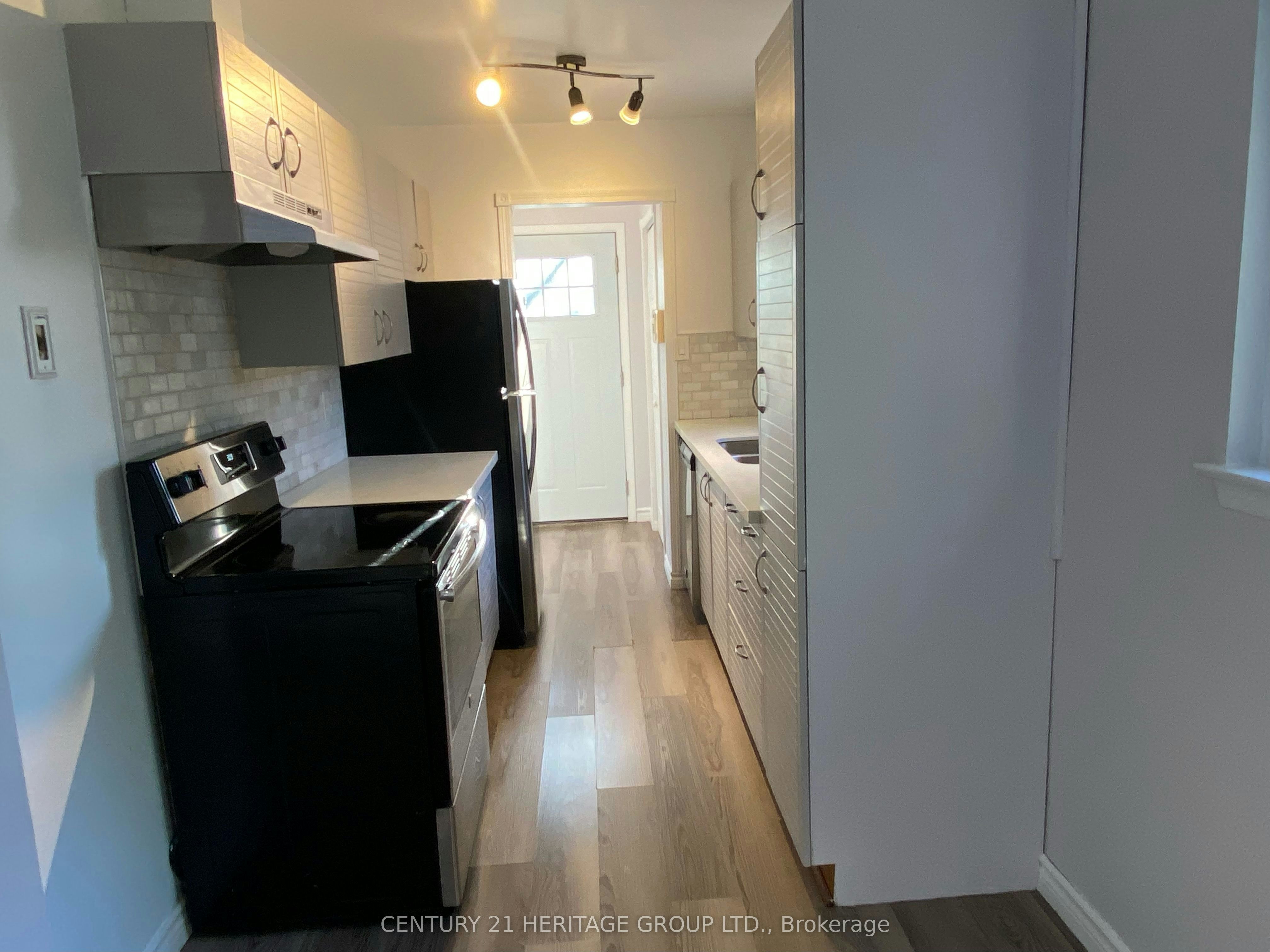 Main-779 Greenfield Crescent, Newmarket, ON, L3Y 3B2 - 6