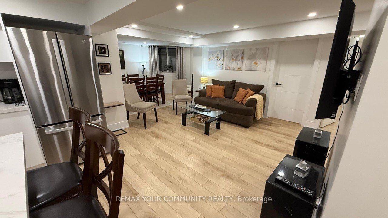 204 Mccaffrey Road, Newmarket, ON, L3X 1J9
