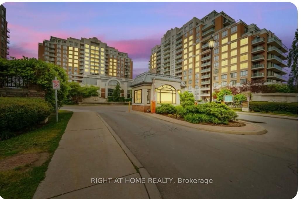 901-330 Red Maple Road W, Richmond Hill, ON, L4C 0T6