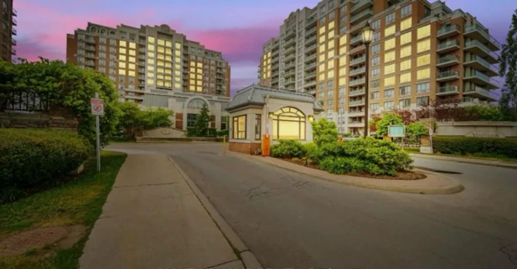 901-330 Red Maple Road W, Richmond Hill, ON, L4C 0T6