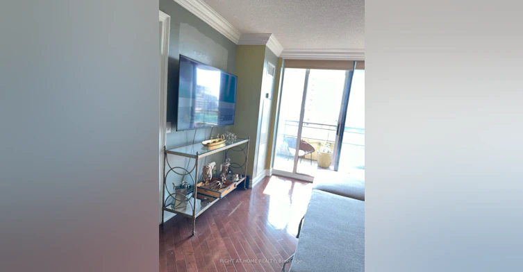 901-330 Red Maple Road W, Richmond Hill, ON, L4C 0T6 - 16