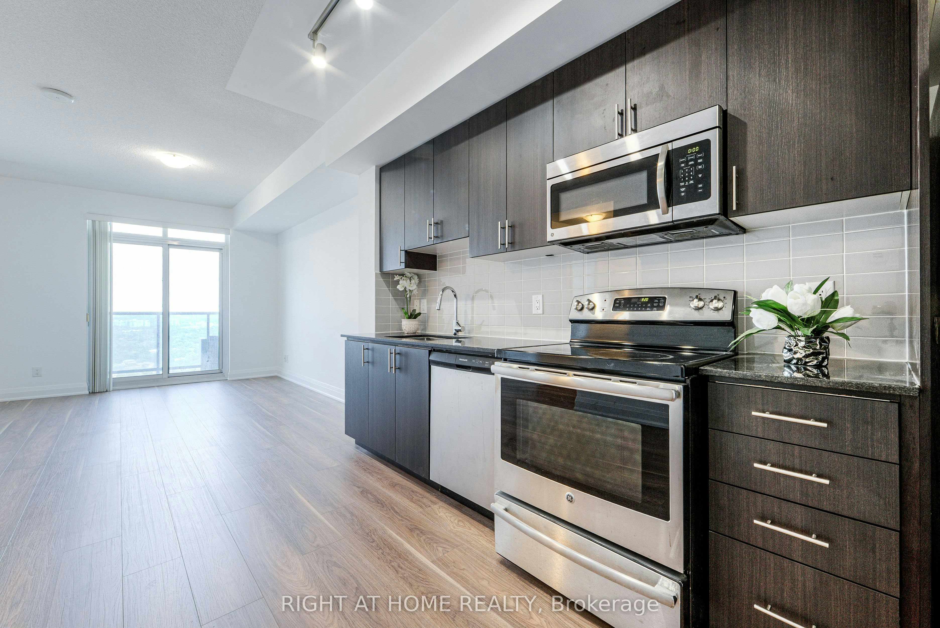 2203-7171 Yonge Street, Vaughan, ON, L3T 0C5 - 4