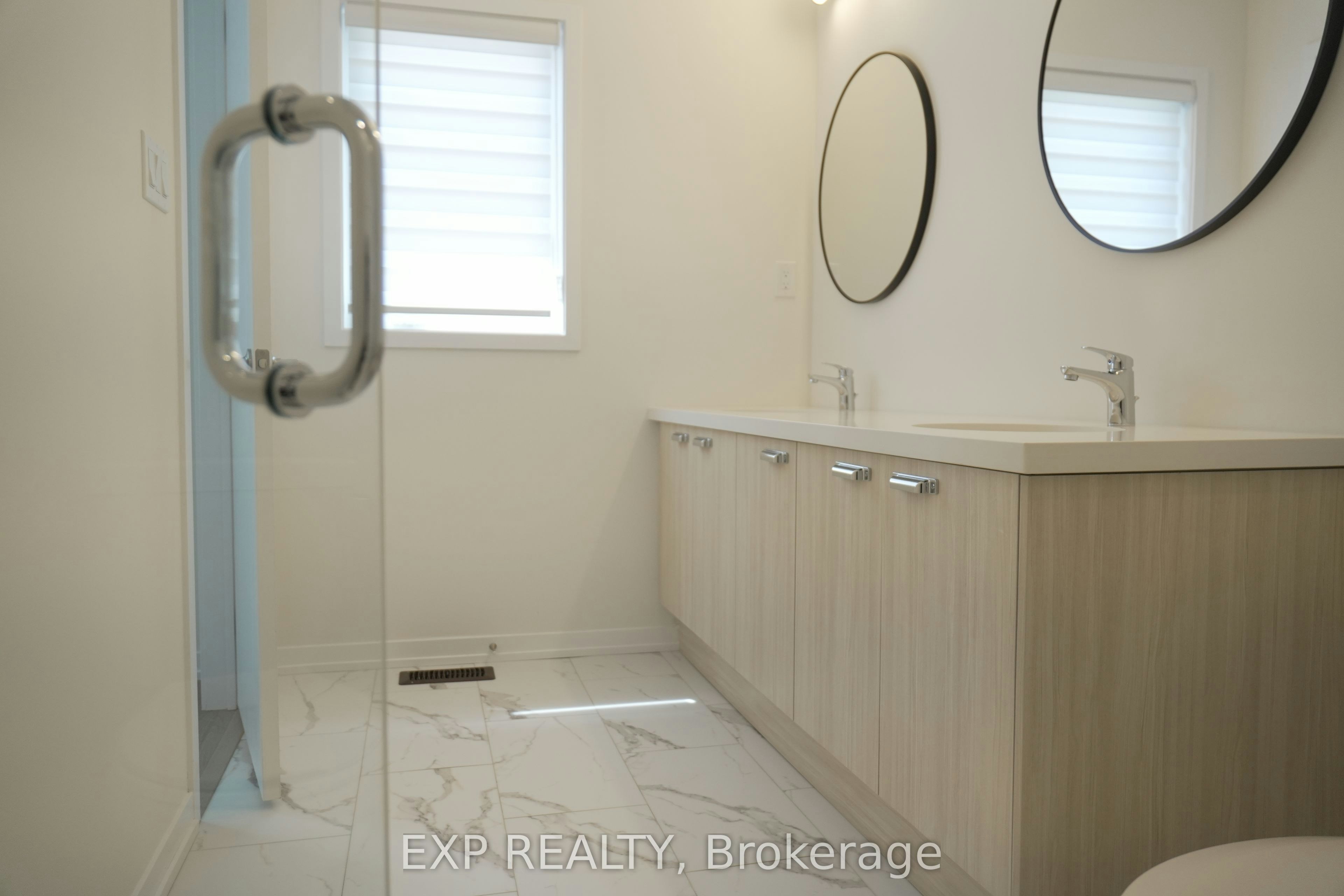26 Alfred Garvey Gate, Georgina, ON, L4P 0M4 - 15