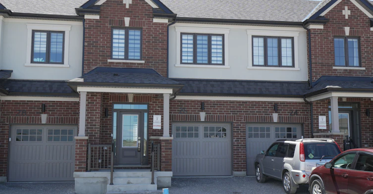 26 Alfred Garvey Gate, Georgina, ON, L4P 0M4 - 2