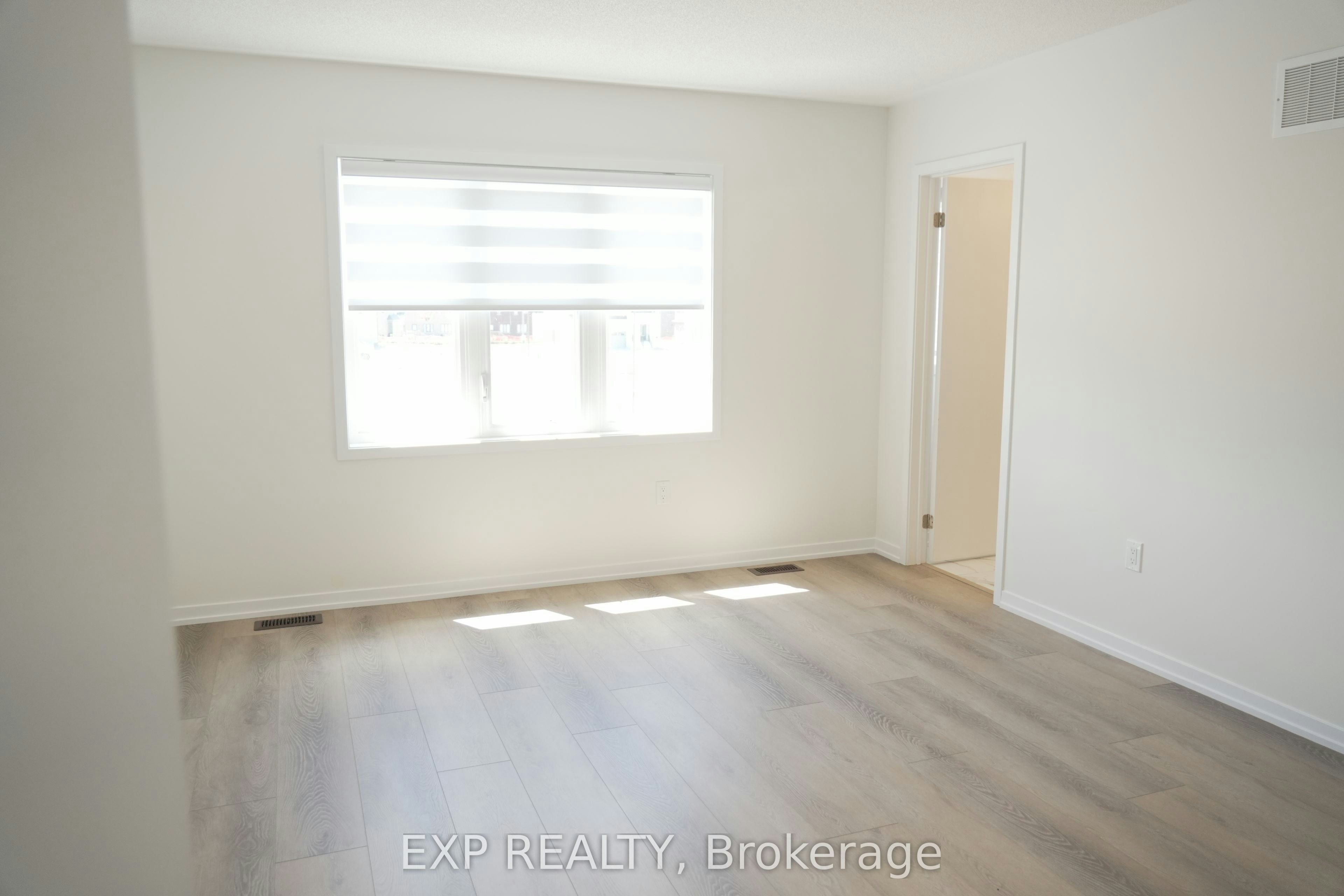26 Alfred Garvey Gate, Georgina, ON, L4P 0M4 - 13