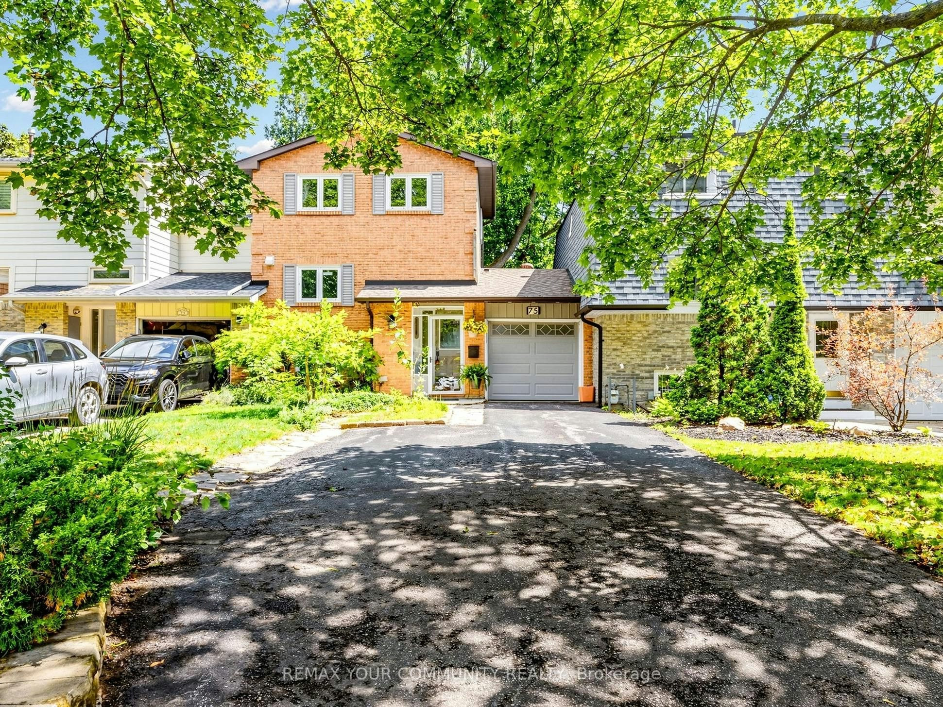75 St. Andrews Court, Aurora, ON, L4G 3B2