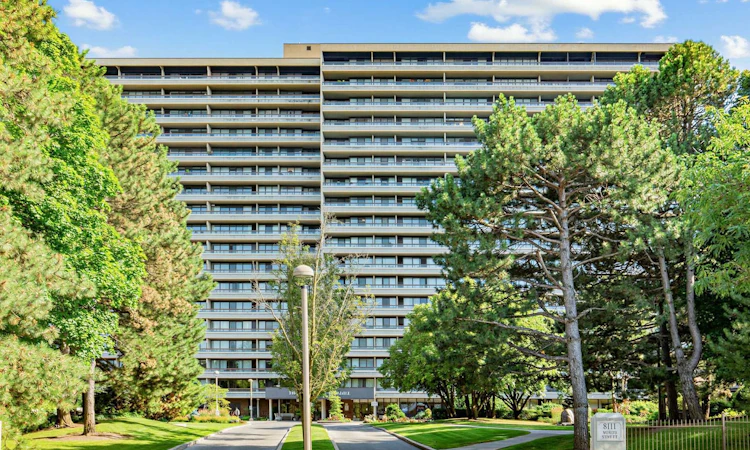 1209-8111 Yonge Street