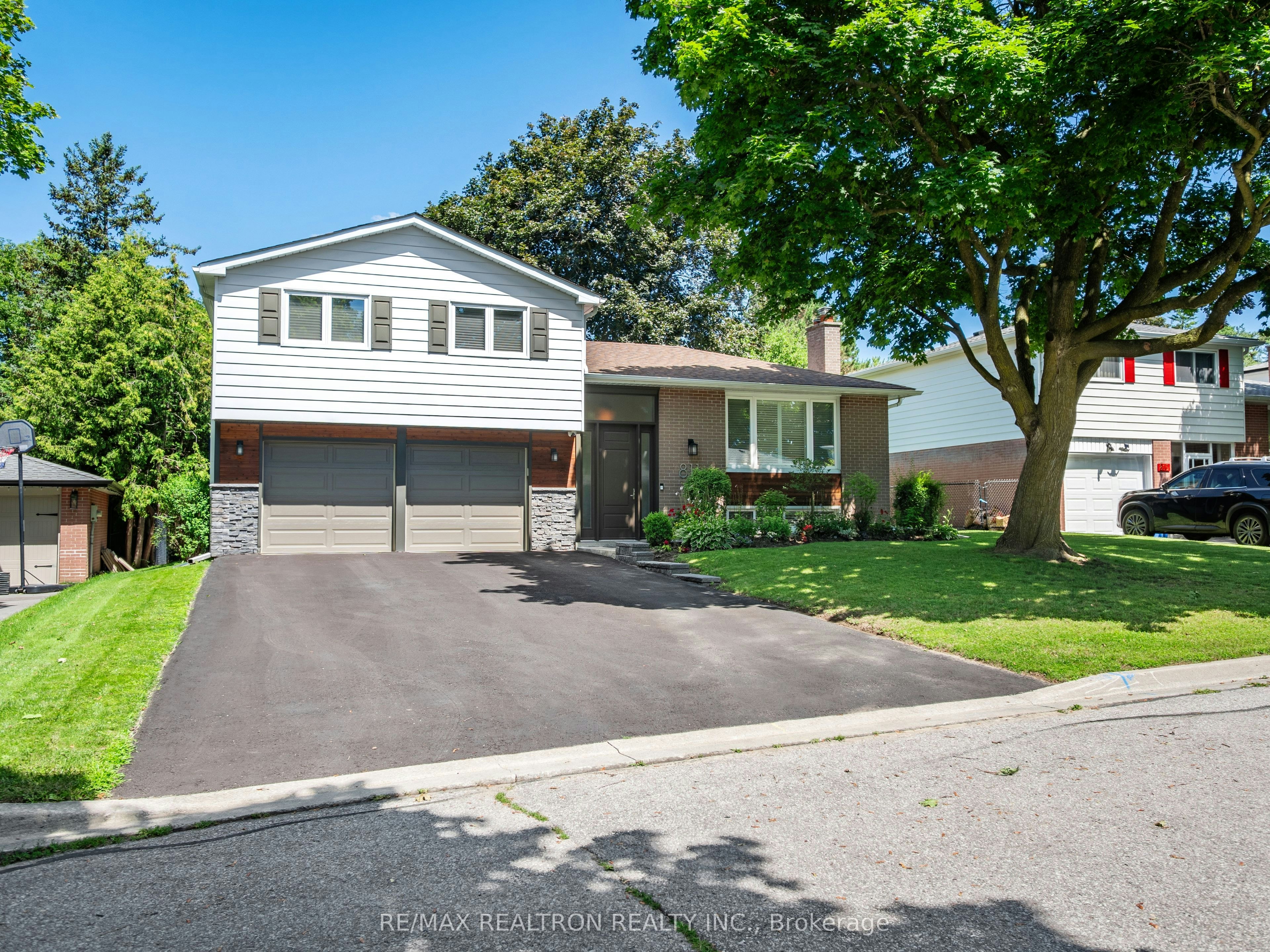 811 Three Seasons Drive, Newmarket, ON, L3Y 2B7