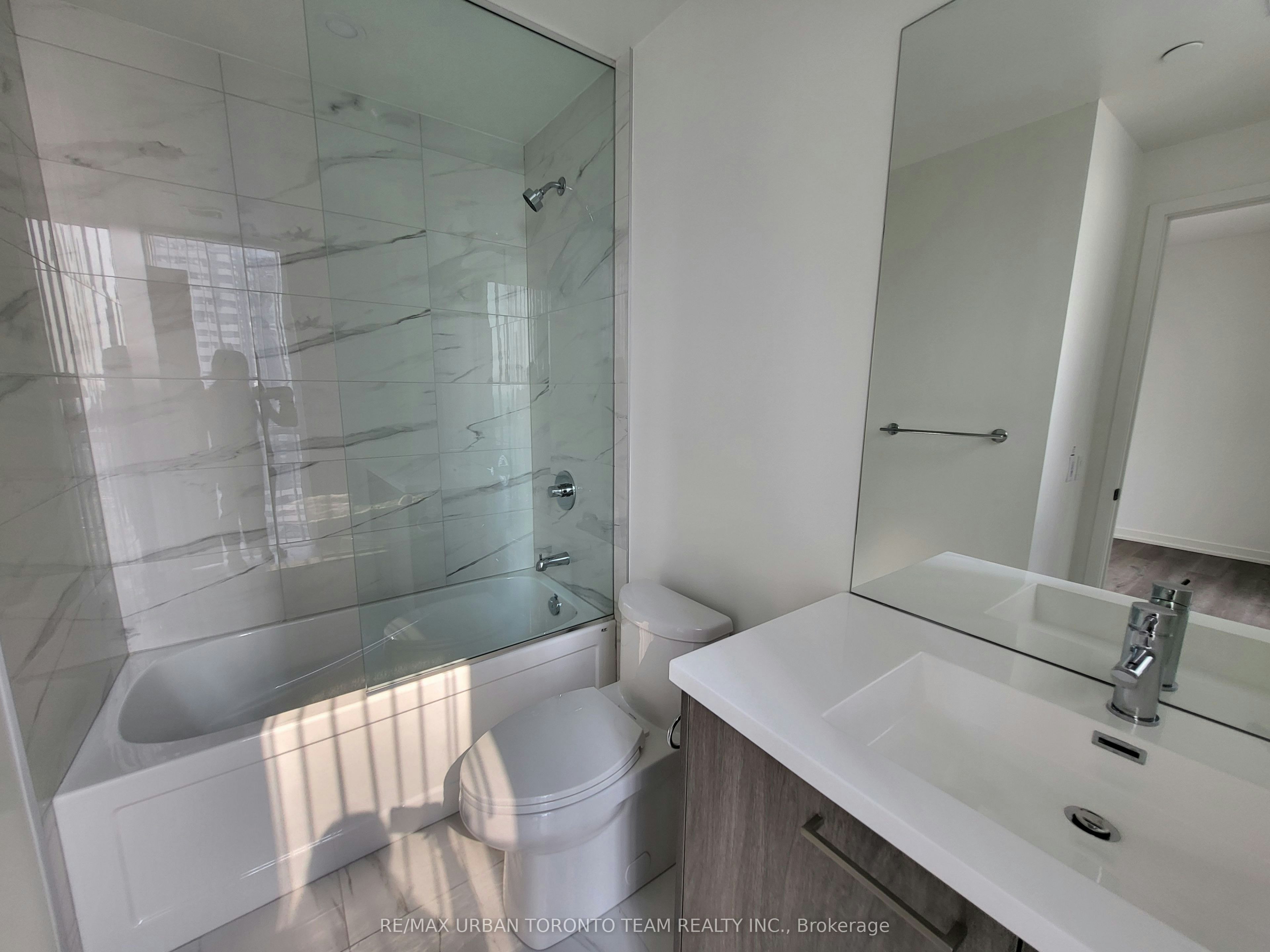 1612-28 Interchange Way, Vaughan, ON, L4K 0P8 - 10