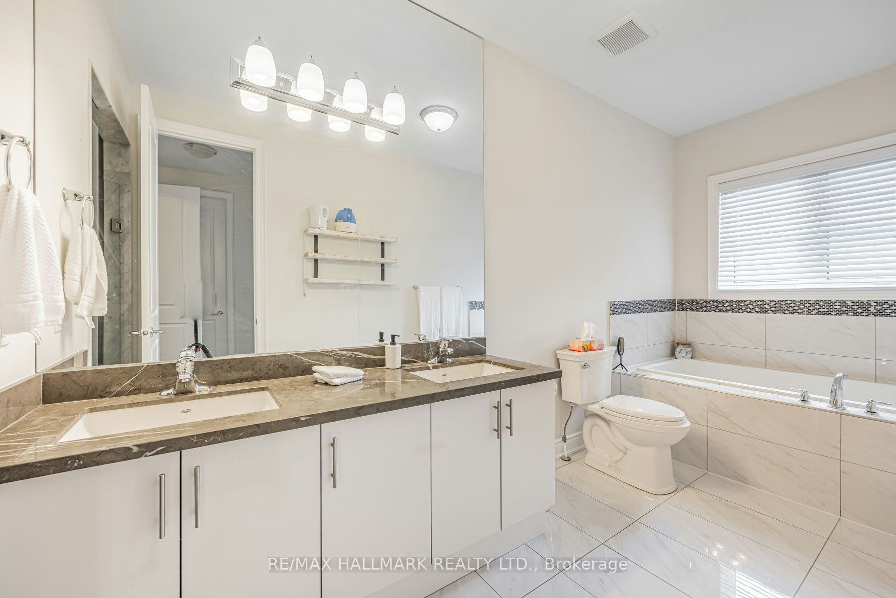 7 Calamint Lane, Richmond Hill, ON, L4E 1C3 - 9