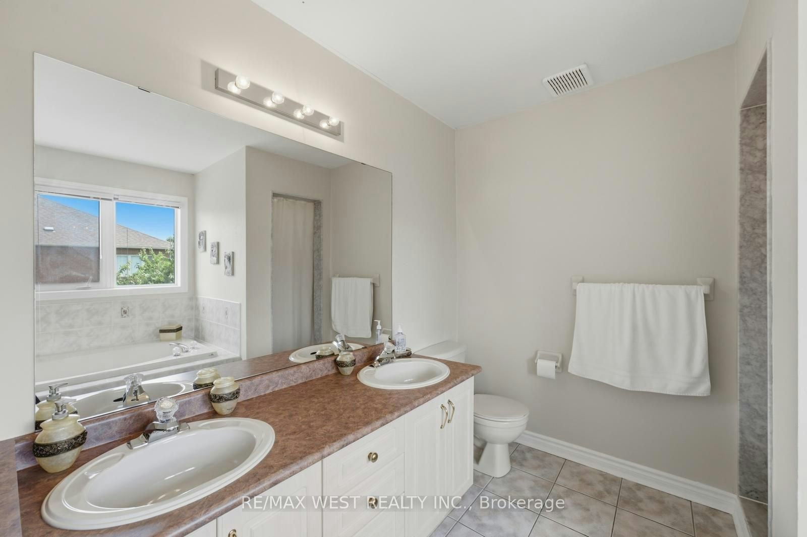 26 Magpie Crescent, Vaughan, ON, L4H 2A5 - 26