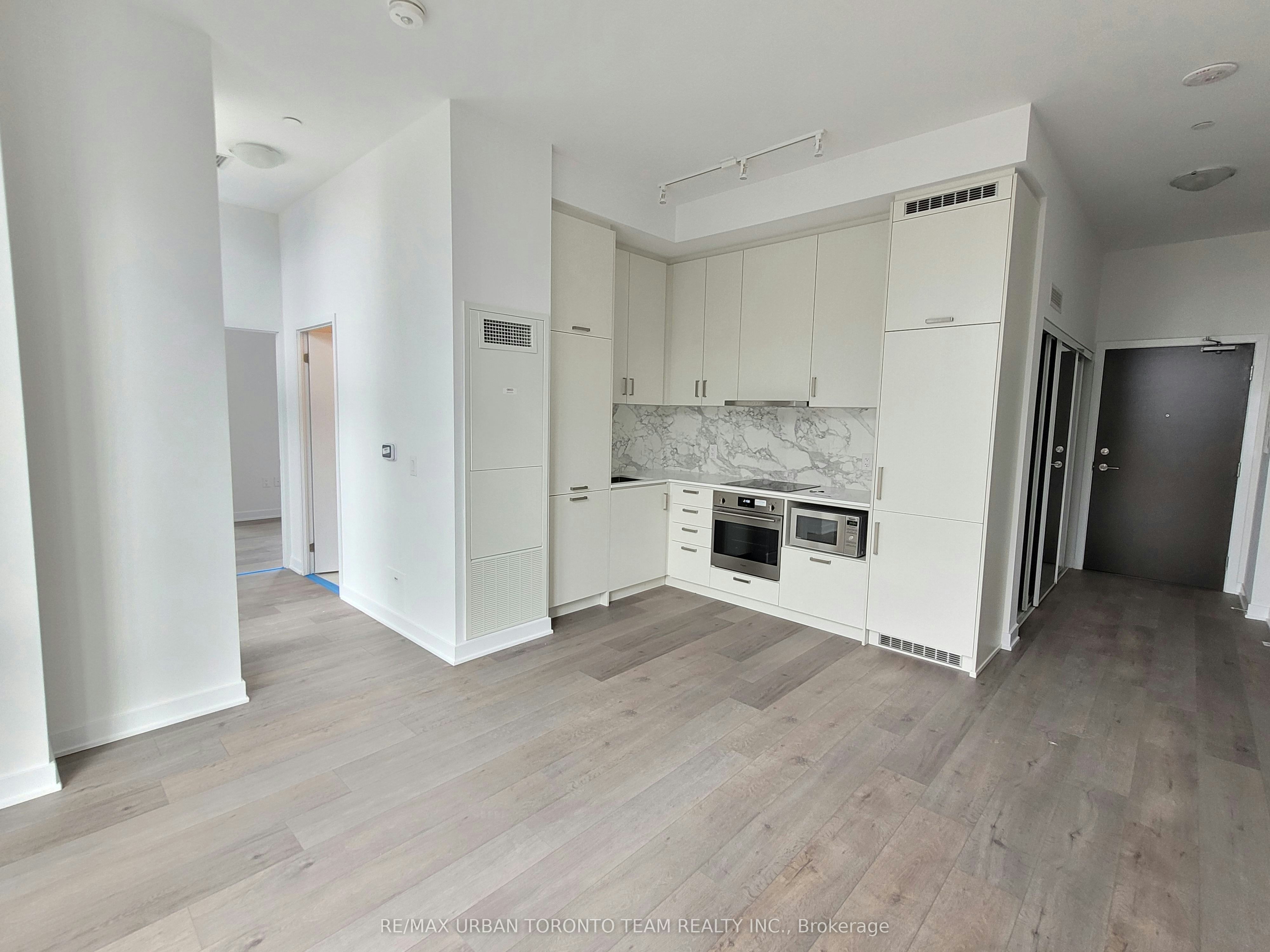 207-60 Honeycrisp Crescent, Vaughan, ON, L4K 5Z8 - 2