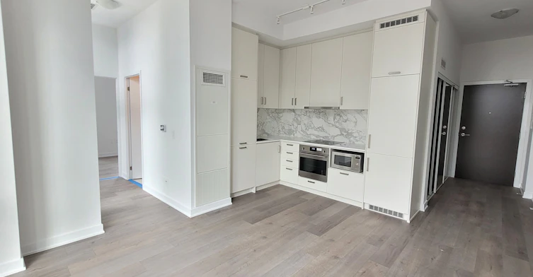 207-60 Honeycrisp Crescent, Vaughan, ON, L4K 5Z8 - 2