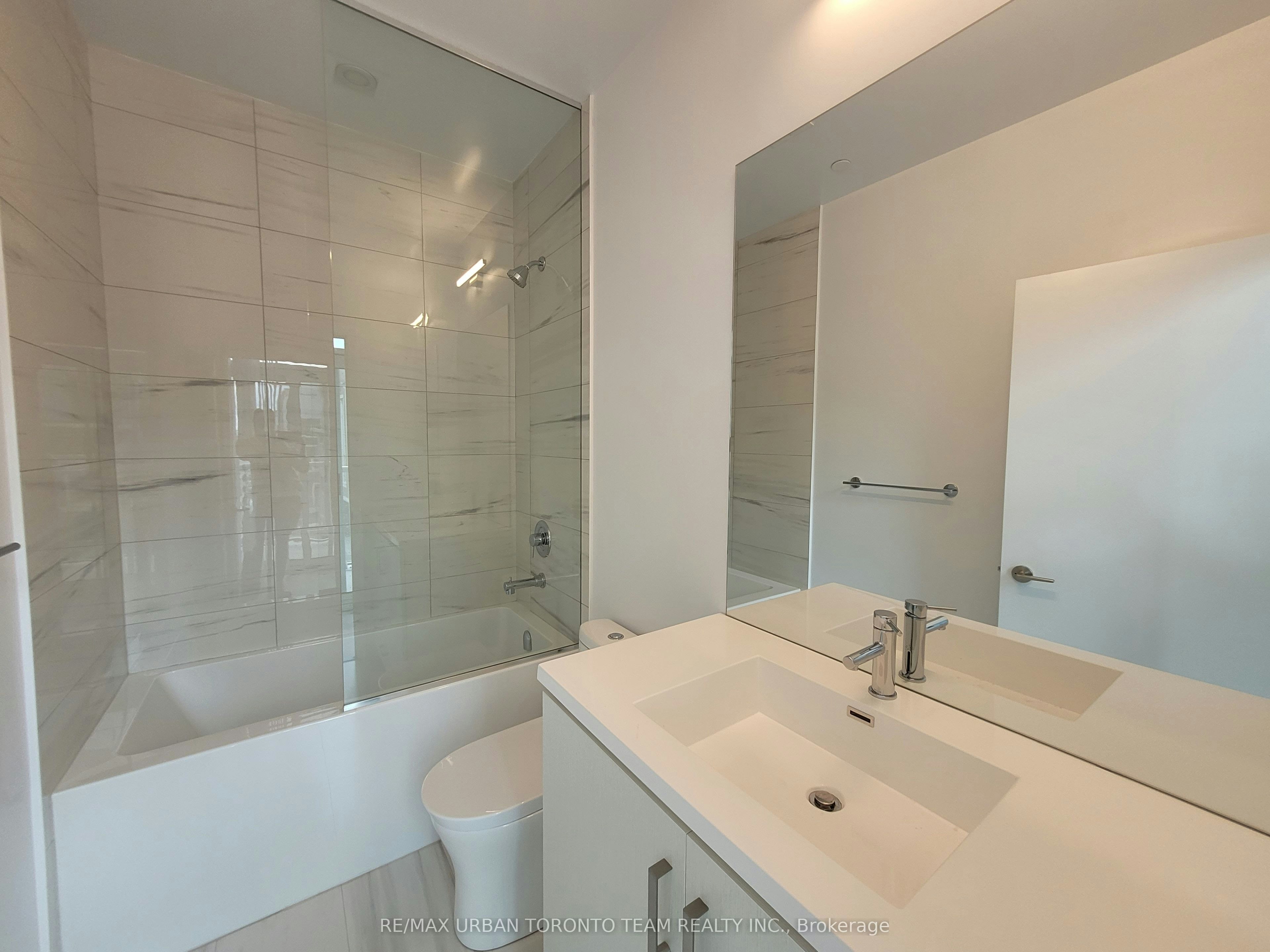 207-60 Honeycrisp Crescent, Vaughan, ON, L4K 5Z8 - 6