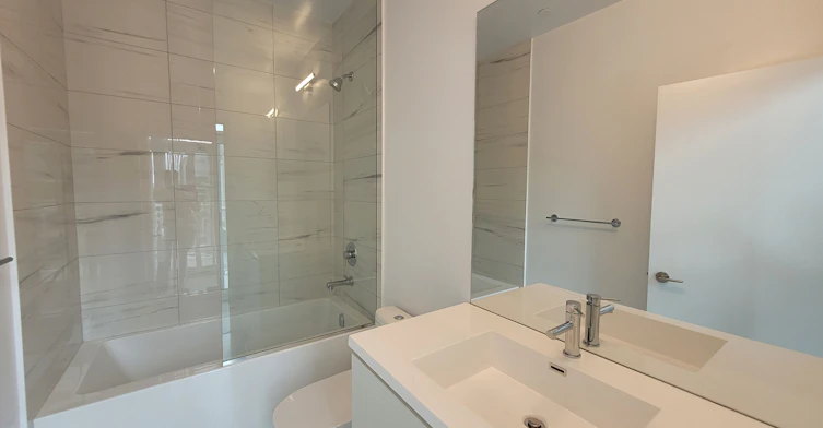 207-60 Honeycrisp Crescent, Vaughan, ON, L4K 5Z8 - 6