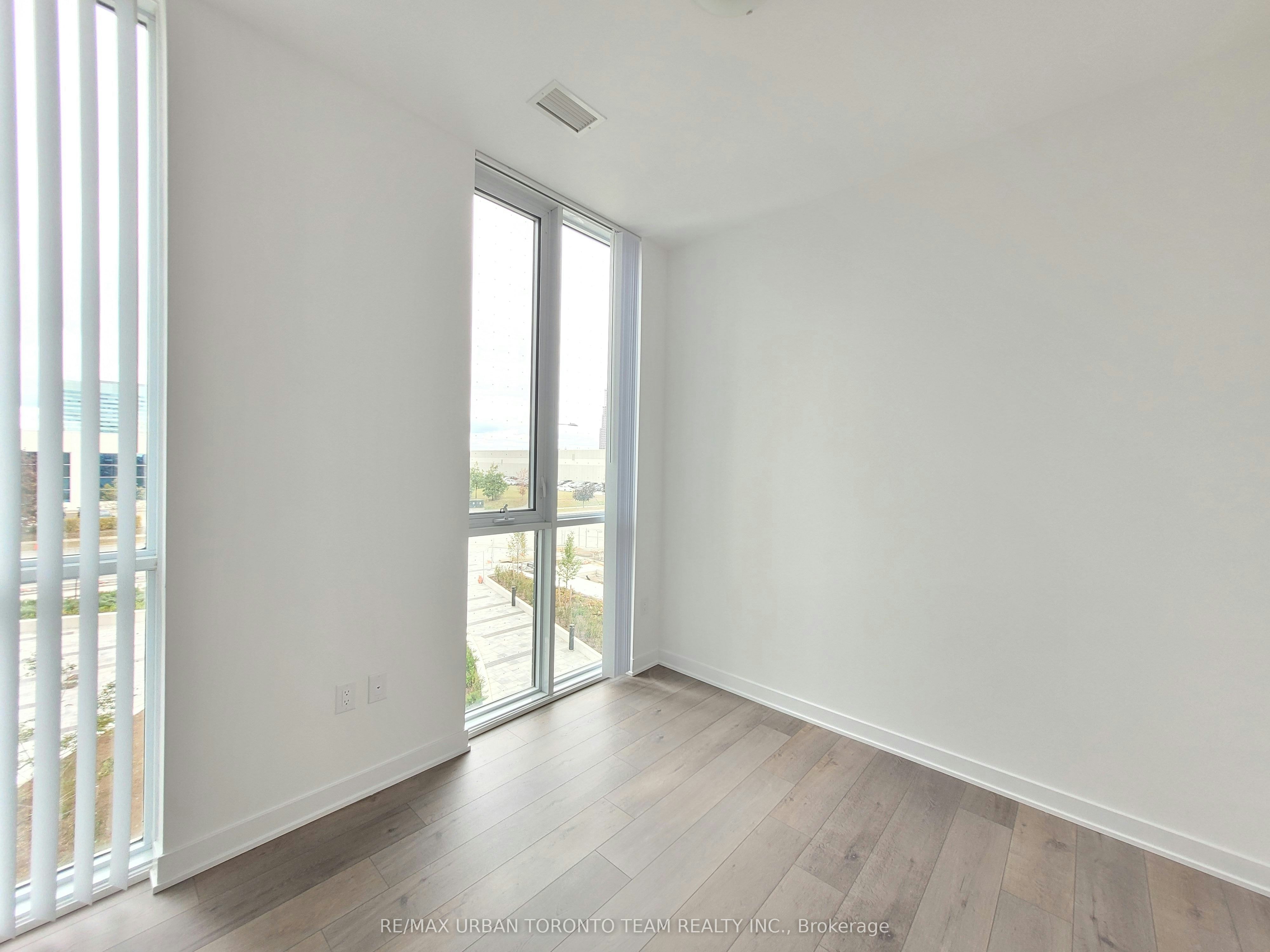 207-60 Honeycrisp Crescent, Vaughan, ON, L4K 5Z8 - 7