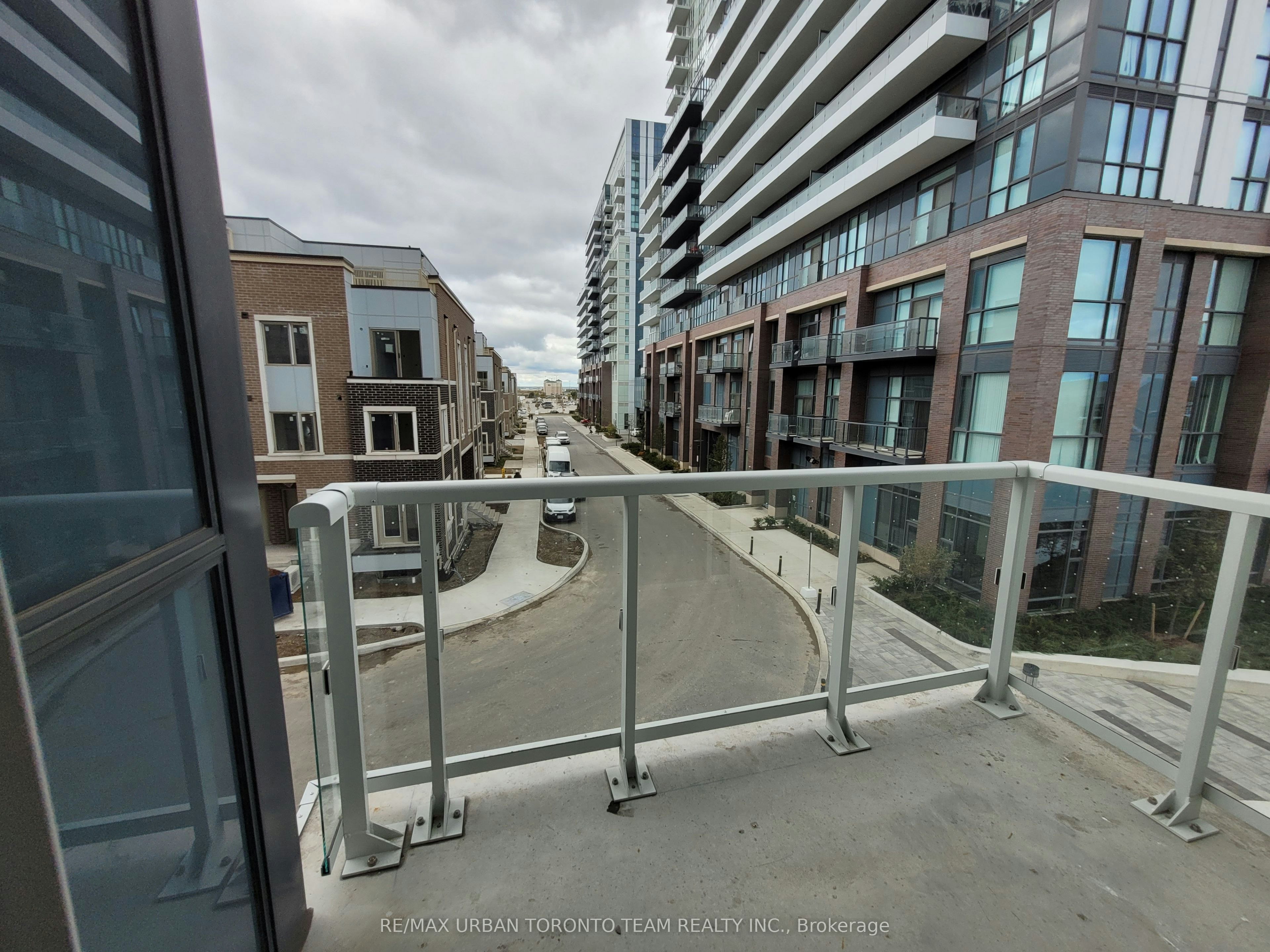 207-60 Honeycrisp Crescent, Vaughan, ON, L4K 5Z8 - 5