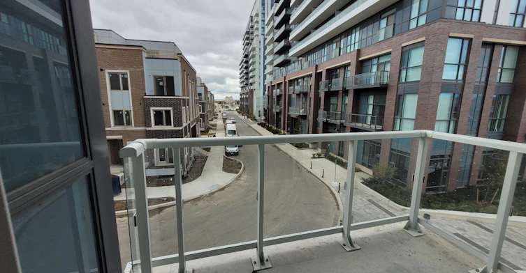 207-60 Honeycrisp Crescent, Vaughan, ON, L4K 5Z8 - 5