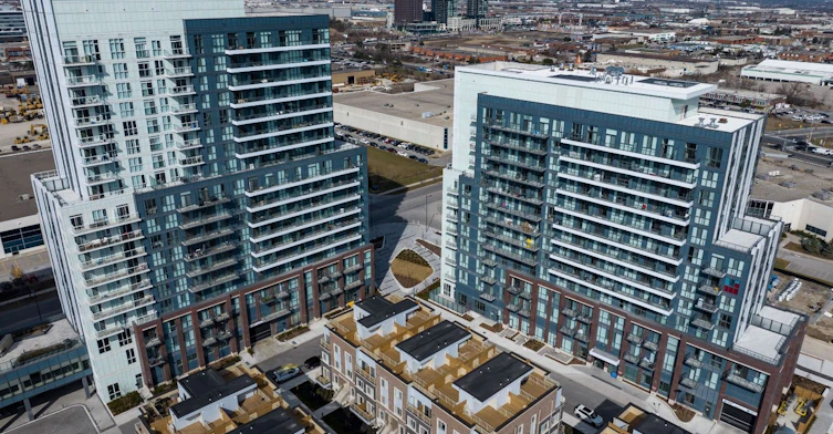 207-60 Honeycrisp Crescent, Vaughan, ON, L4K 5Z8