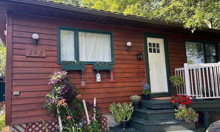 195 Lakeland Crescent