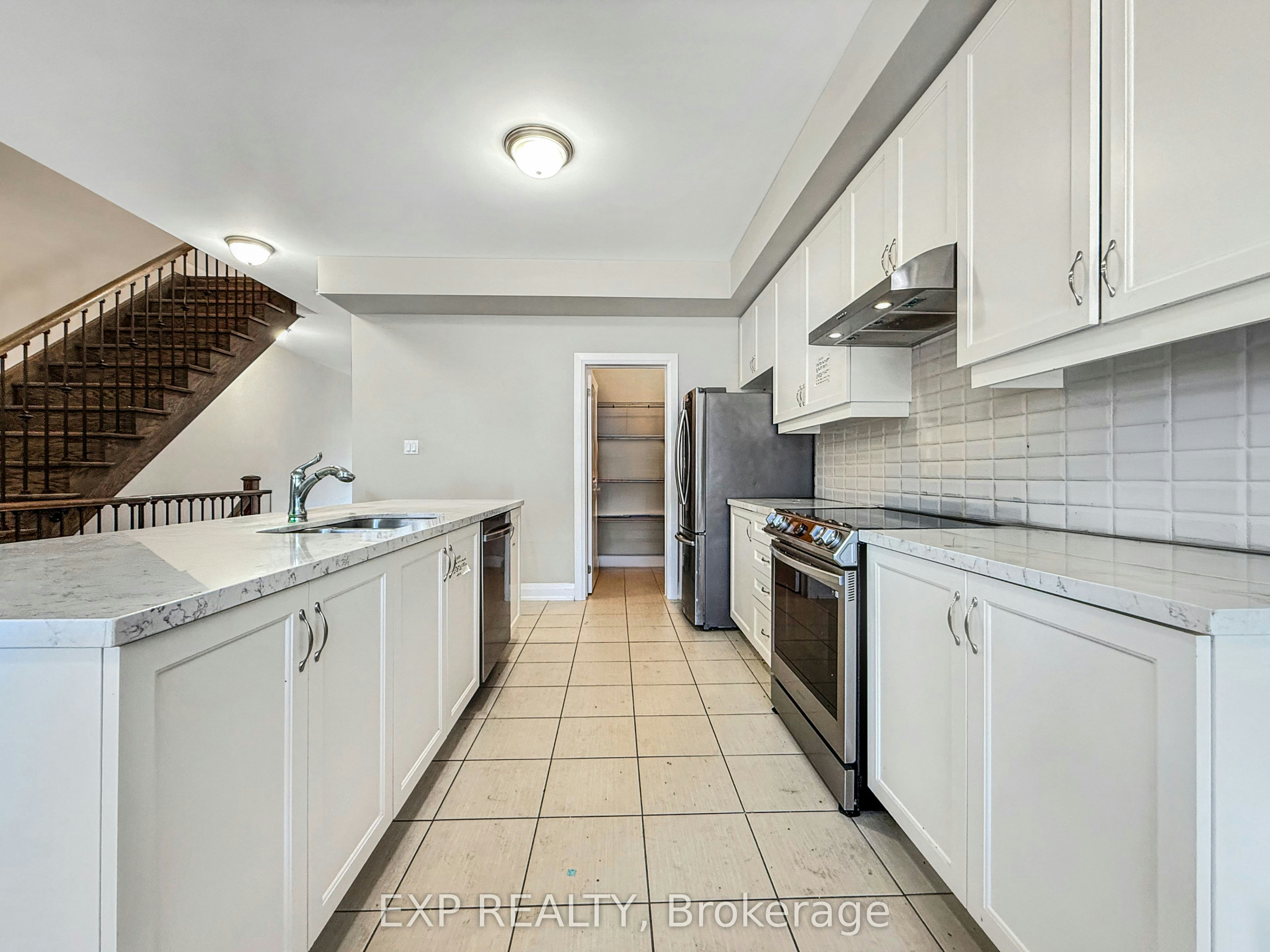 923 Isaac Phillips Way, Newmarket, ON, L3X 2Y8 - 11