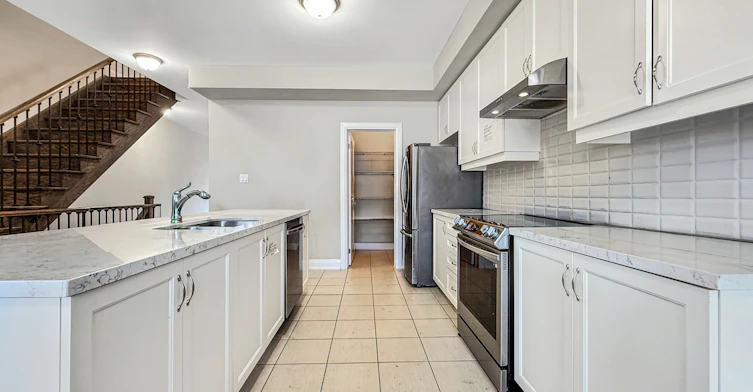 923 Isaac Phillips Way, Newmarket, ON, L3X 2Y8 - 11