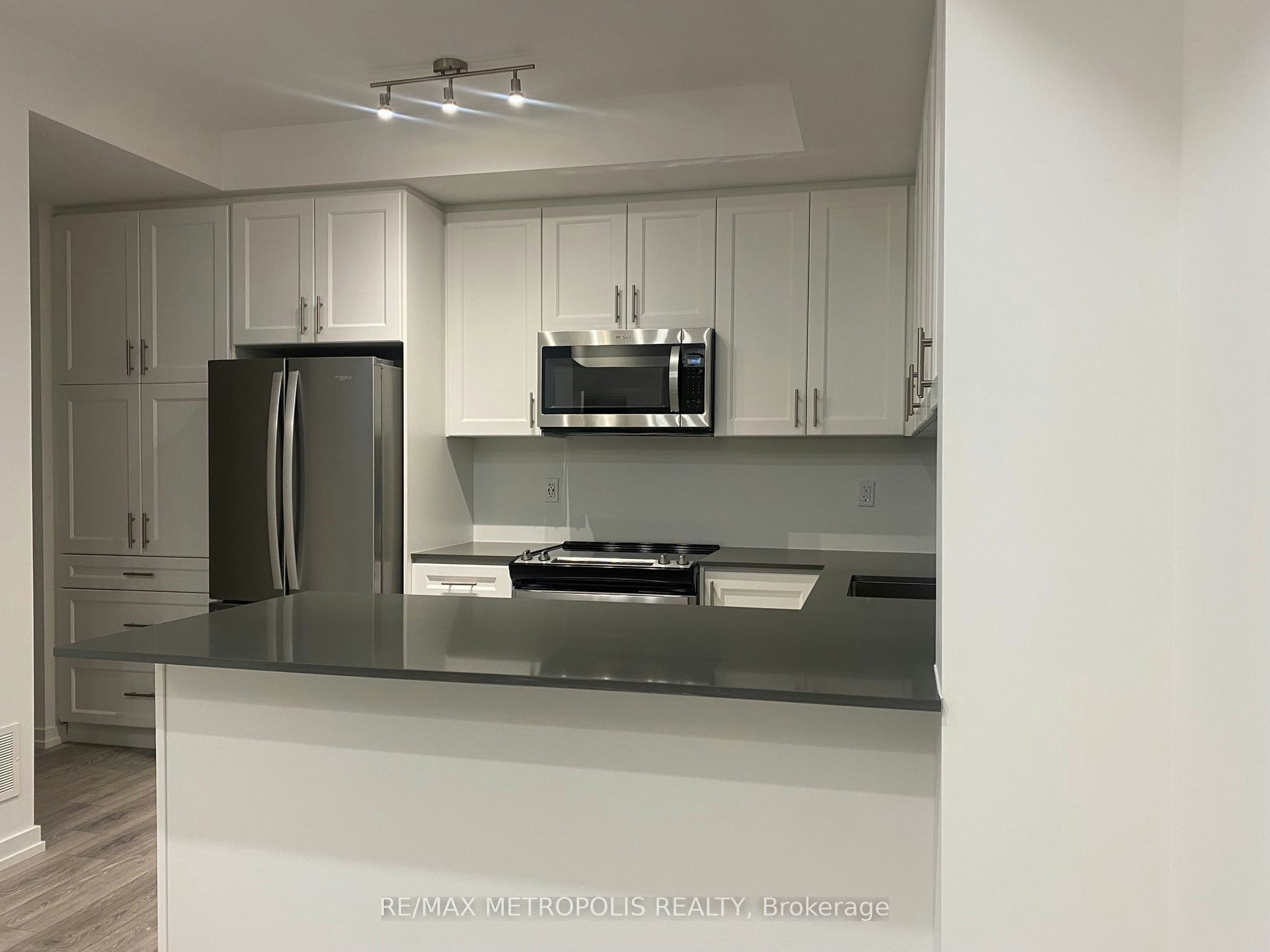 20-14 Lytham Green Circle, Newmarket, ON, L3Y 0H3 - 9