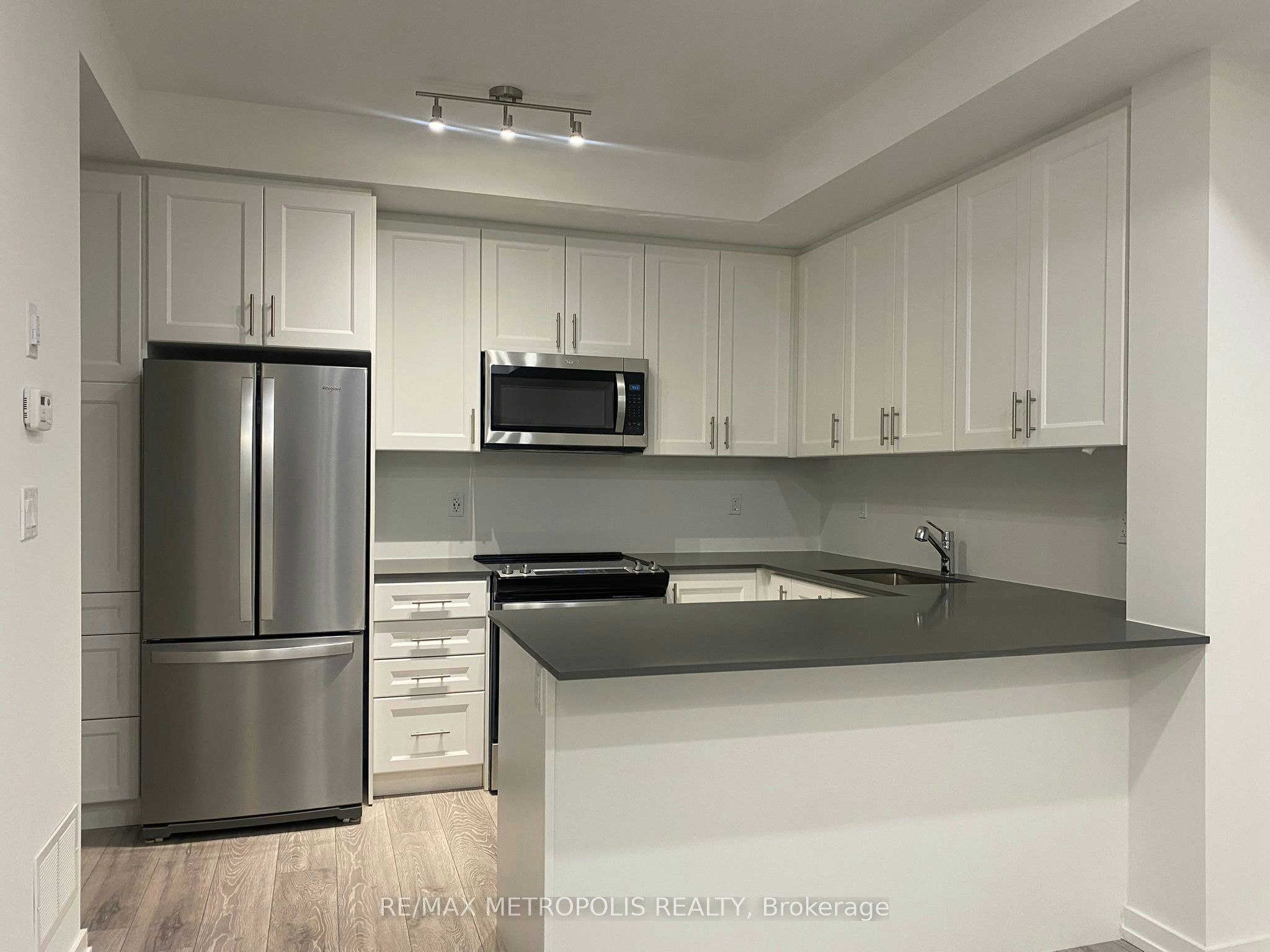 20-14 Lytham Green Circle, Newmarket, ON, L3Y 0H3 - 8