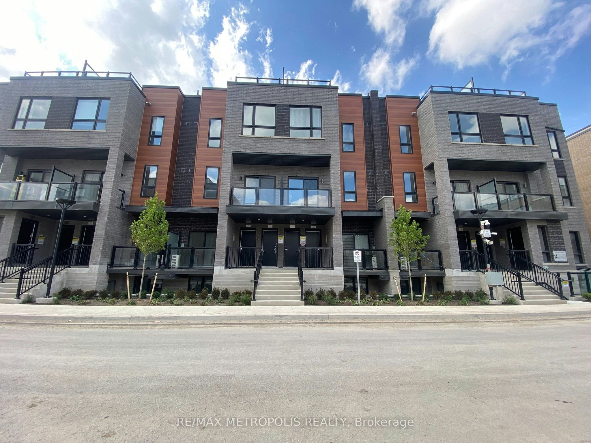 20-14 Lytham Green Circle, Newmarket, ON, L3Y 0H3 - 2