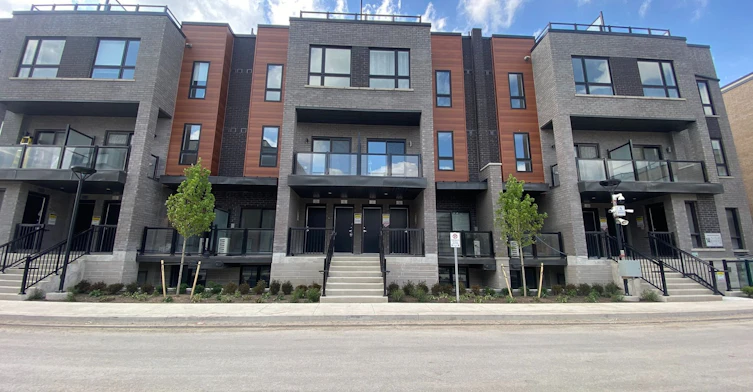 20-14 Lytham Green Circle, Newmarket, ON, L3Y 0H3 - 2