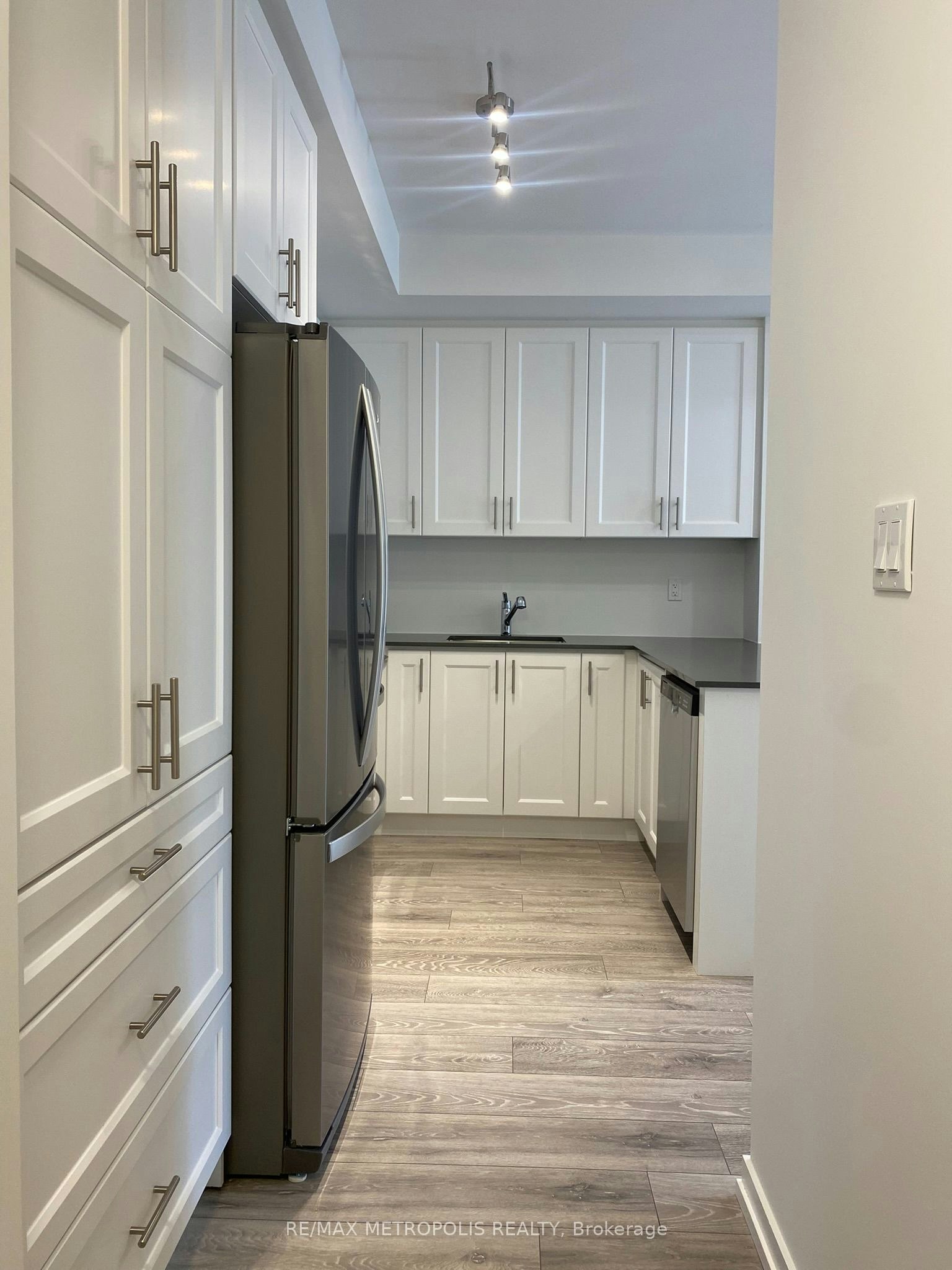 20-14 Lytham Green Circle, Newmarket, ON, L3Y 0H3 - 11