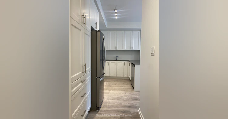 20-14 Lytham Green Circle, Newmarket, ON, L3Y 0H3 - 11